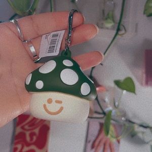 Hi friends ! Bath & Body Works Mushroom PocketBac Holder